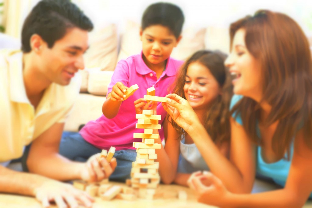 familia-jugando