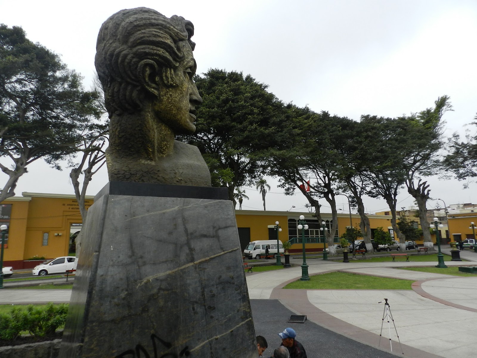 Atentado en plaza de pueblo libre 